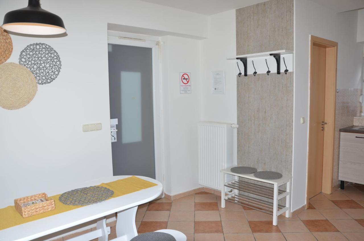 Alexandra Apartment *