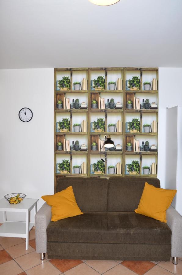 Alexandra Apartment *