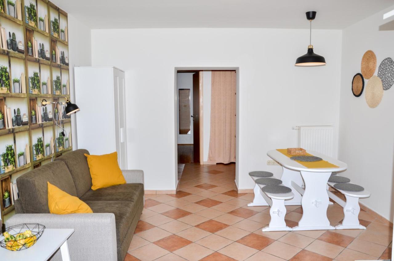 Apartment Alexandra Sarvar